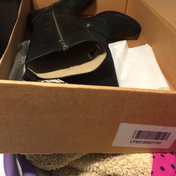 Frye boots , brand new , black size 8 - Picture 4 of 4