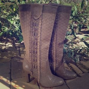 🎉HOST PICK🎉Ava Embroidered Frye boots