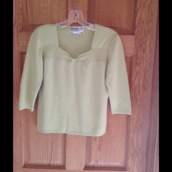 Very cute green sweater with 3/4 length sleeves