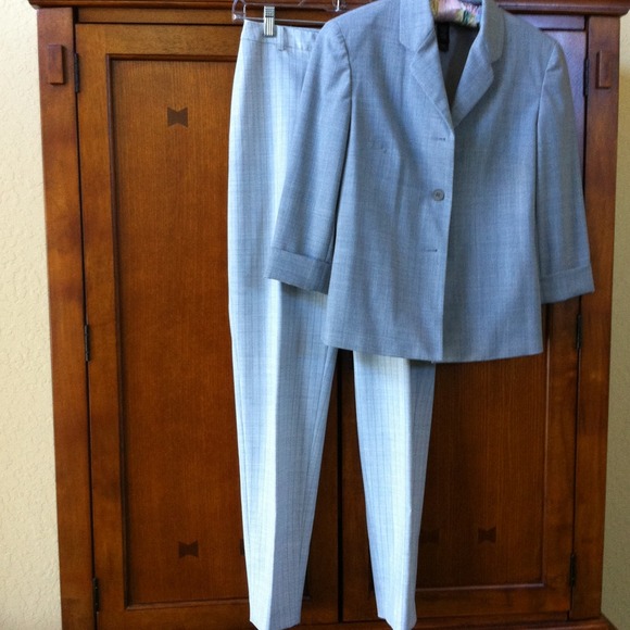 Pants suit