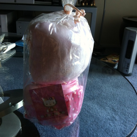 Hello Kitty stuffed toy - Picture 2 of 3