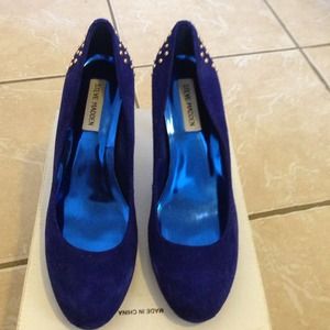 Blue suede pumps