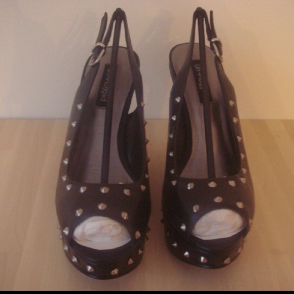 Awesome black studded peep toe heel less sandals! - Picture 2 of 4