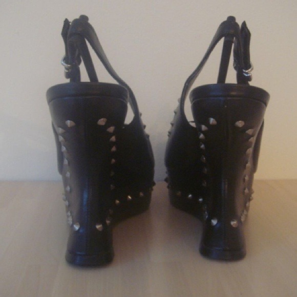 Awesome black studded peep toe heel less sandals! - Picture 3 of 4