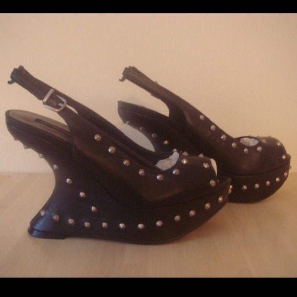 Awesome black studded peep toe heel less sandals! - Picture 4 of 4