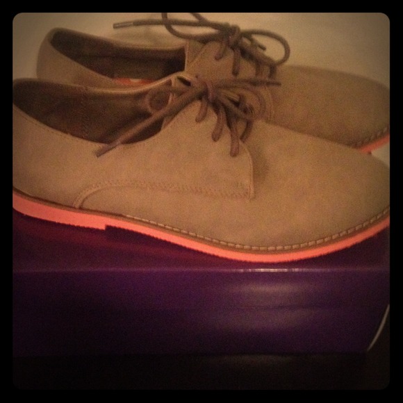 Brand new madden girl oxfords! Never worn!