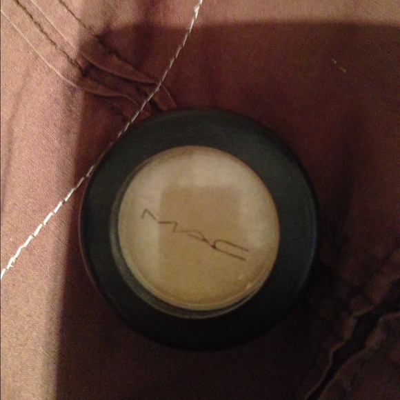 Mac nylon eye shadow