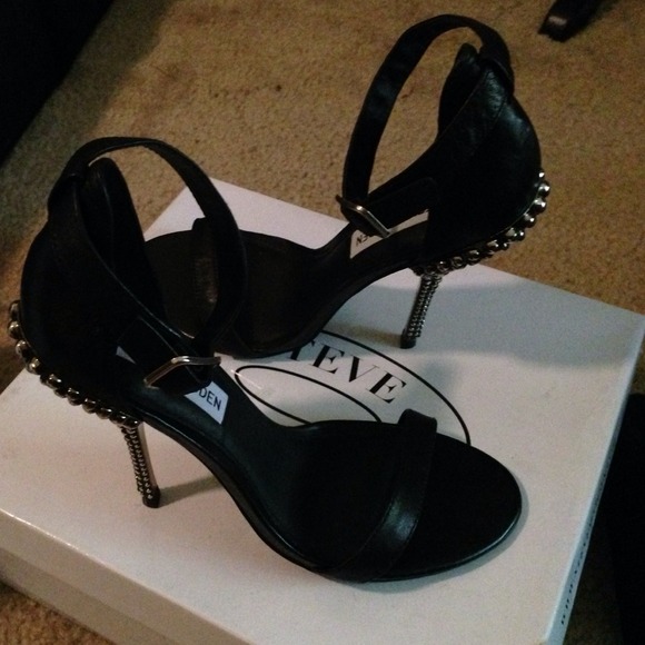 Steve Madden black open toe strap