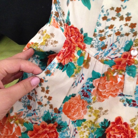 Super cute floral dress!! - Picture 3 of 4