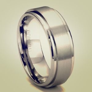 Men's titanium wedding band brand new