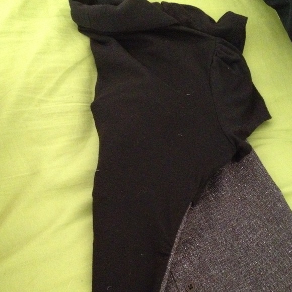 Cute business top! - Picture 3 of 3