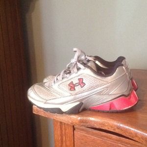 Boys size 12 Under Armor Tennis Shoes