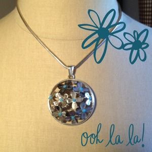 🚫Sold🚫🌸Brighton Flower Pendant Necklace🌸