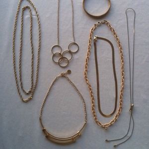 VINTAGE GOLD TONE JEWELRY LOT 7 necklaces/bracelet