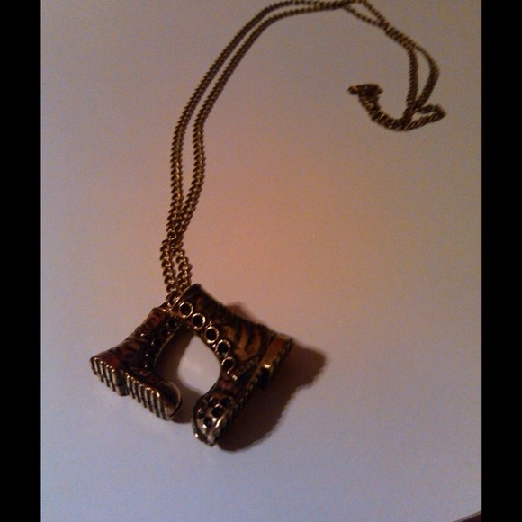 🚫sold🚫 Army Boots necklace 💕