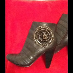 Brand new,boots for aksherly