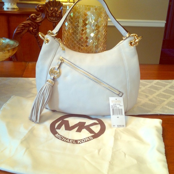 🚫SOLD Michael Kors Charm Tassel handbag Vanilla!