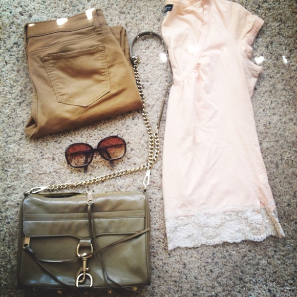 SOLD in bundle Light coral/peach Top w/Lace Detail - Picture 1 of 3