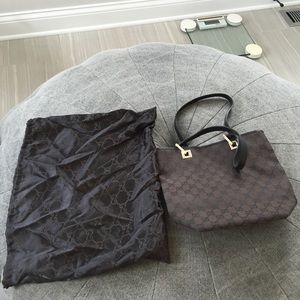 Authentic Gucci Bucket bag serial #002.1099 002214