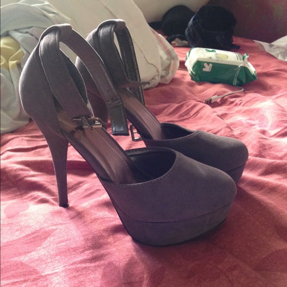Grey suede pumps. Size 6.5