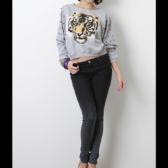 🎀SOLD OUT🎀Studded Tiger Sweater Top - Picture 2 of 4