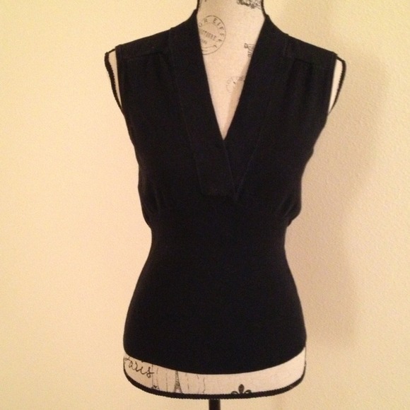 🎀SOLD🎀 Bundle @ pooh0930 BR Sleeveless Sweater