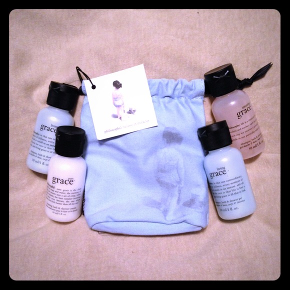 NWT 5 Piece Philosophy Skin Care Set & Makeup Bag