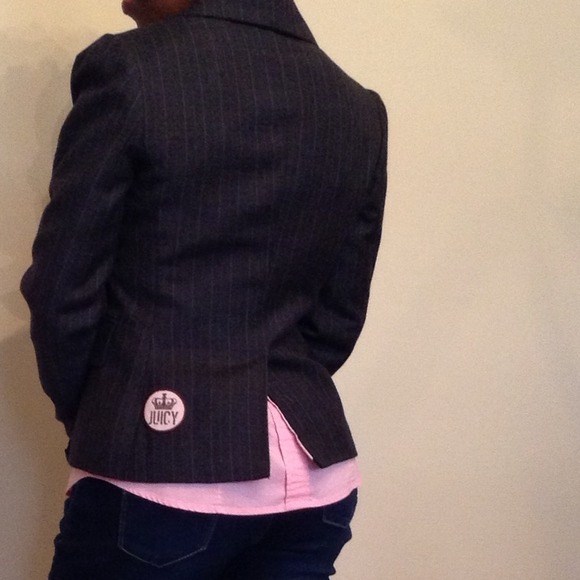 βSOLDβπ₯FLASH SALEπ₯Juicy Couture Wool blazer - Picture 2 of 4