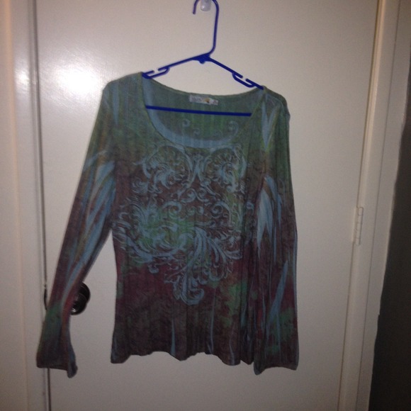 Multiple-colored shirt. - Picture 4 of 4