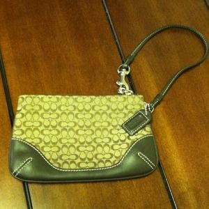 COACH authentic Wristlet-NEW CONDITION