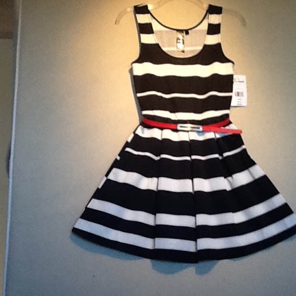 Trixxi dress - Picture 1 of 4