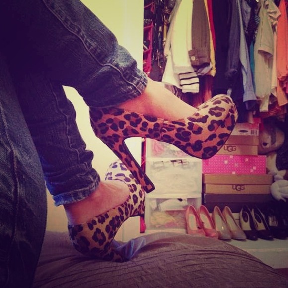 Shoes - Leopard pumps