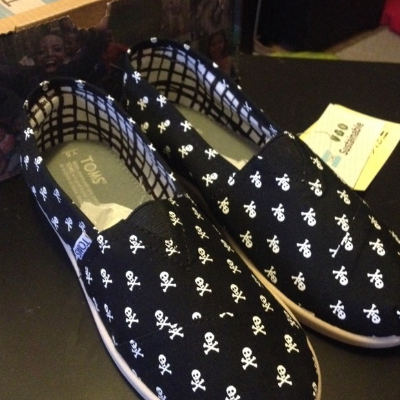 ❌Sold❌TOMS Youth Shoes