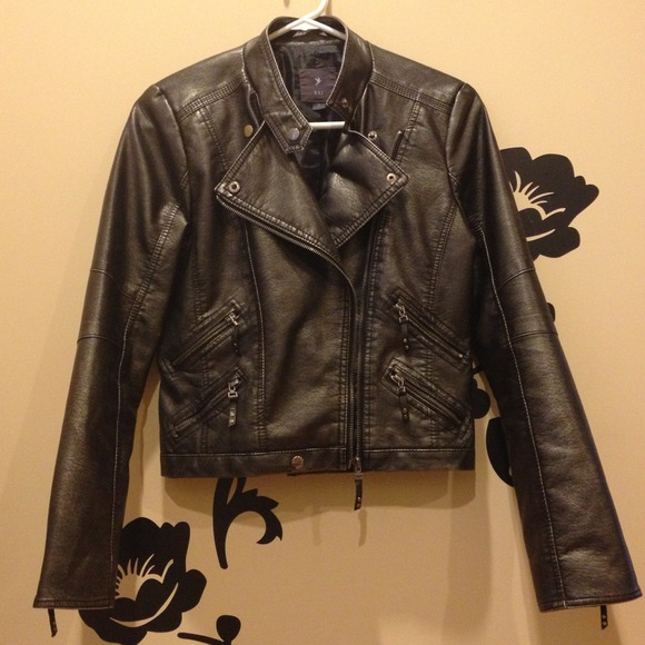 1 day sale🎉Vintage style fax leather jacket