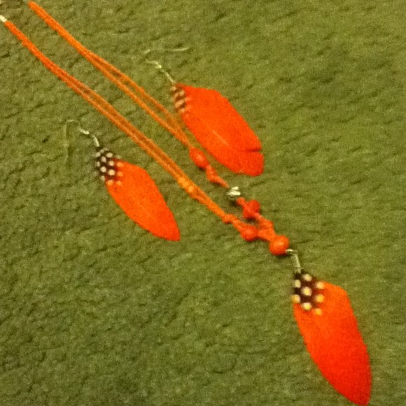 Necklace and earrings - Picture 1 of 3