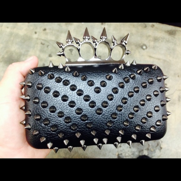 Spike ring bag