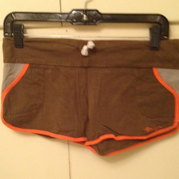 🎉SOLD🎉 Roxy shorts - Picture 2 of 3