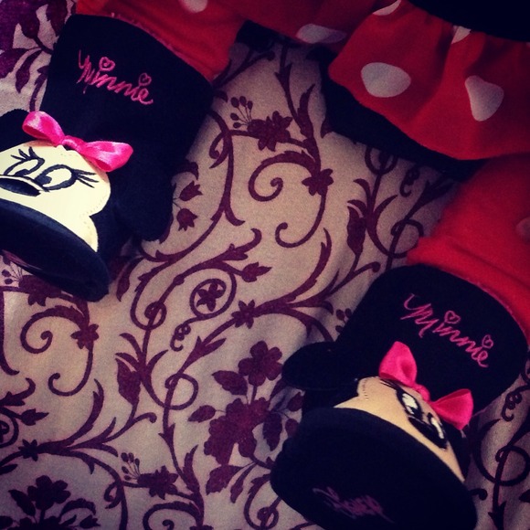 🚫SOLD SOLD🚫🎀Minnie Mouse Infant Boots🎀 - Picture 2 of 4