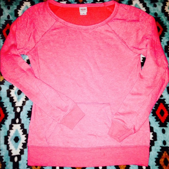 ❤️traded ❤️Mossimo coral crewneck kangaroo packet