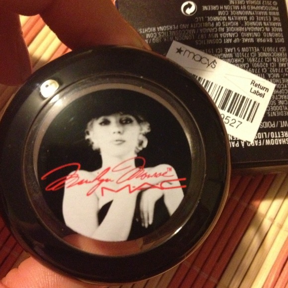 Marilyn Monroe MAC eye shadow LIMITED EDITION. - Picture 2 of 2