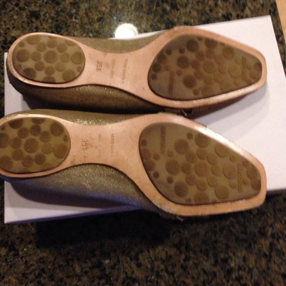 Gold Jimmy Choo flats.  Size 35.5 - Picture 3 of 4