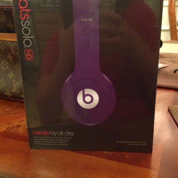 brand new headphone beats solo HD by dr.dre!