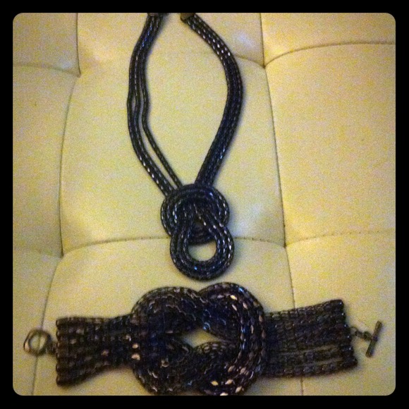 Knotted necklace and bracelet set