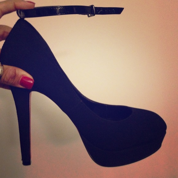 Beautiful high heels only wore once!:)