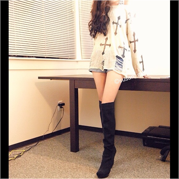 ⭕️SOLD Cross oversize sweater - Picture 2 of 4