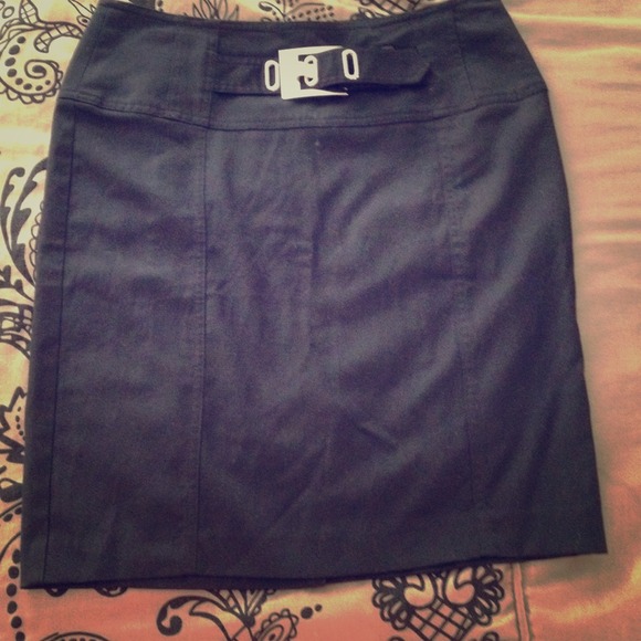 ➰Black Skirt w/ Silver Buckle Front➰