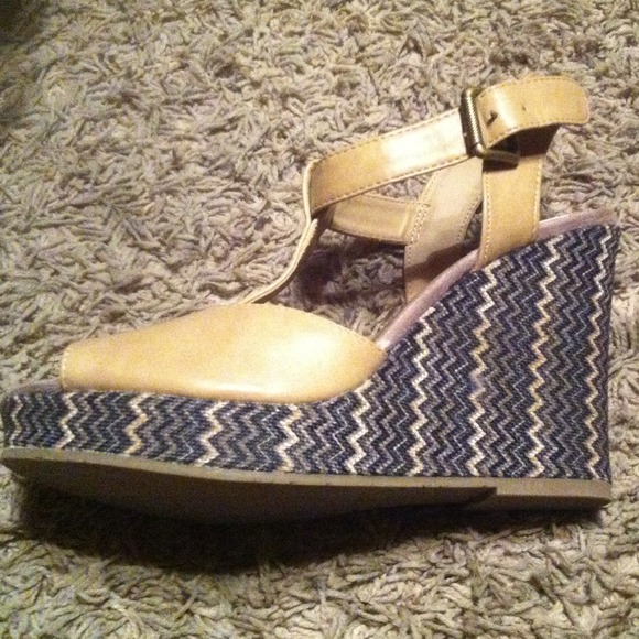 SALE 👠 - Picture 2 of 3