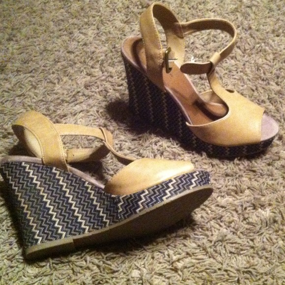 SALE 👠 - Picture 3 of 3