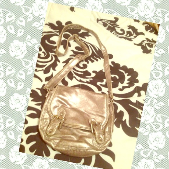 Grey purse...