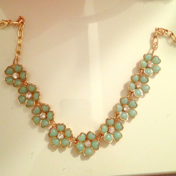 ❌SOLD❌ F21 floral turquoise necklace!